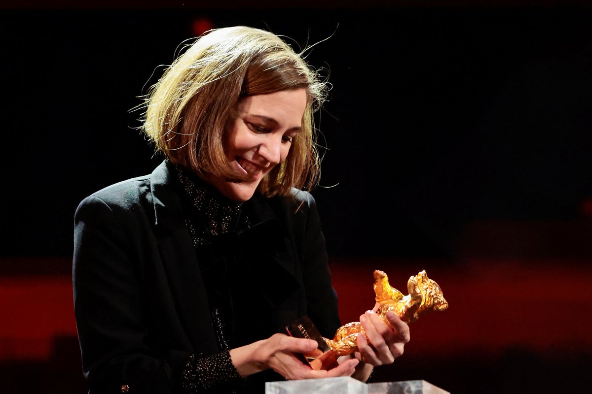 For the first time, women hold the main awards from Europe's three major film festivals:

🏆 Julia Ducournau, Titane - <a href="/Festival_Cannes/">Festival de Cannes</a> Palme d'Or
🏆 Audrey Diwan, Happening - Venice Golden Lion
🏆 Carla Simon, Alcarras - @berlinale Golden Bear

Story: bit.ly/3oOU4fB
