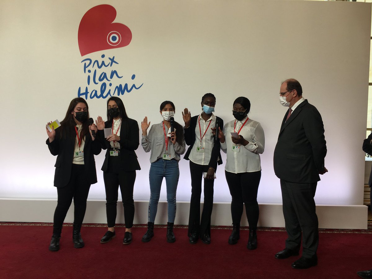 e2c93_siham's tweet photo. "Nous, jeunes stagiaires @E2C_93 nous te faisons la promesse Ilan, de ne jamais t’oublier et de combattre par nos Voix ce que nos Yeux et nos Oreilles entendront de l’antisémitisme. Paix en ton âme Ilan." @1ElisaMoreno @SophieElizeon @EliseFajgeles @mahjparis @ReseauE2CFrance https://t.co/E0N6YNdRZW