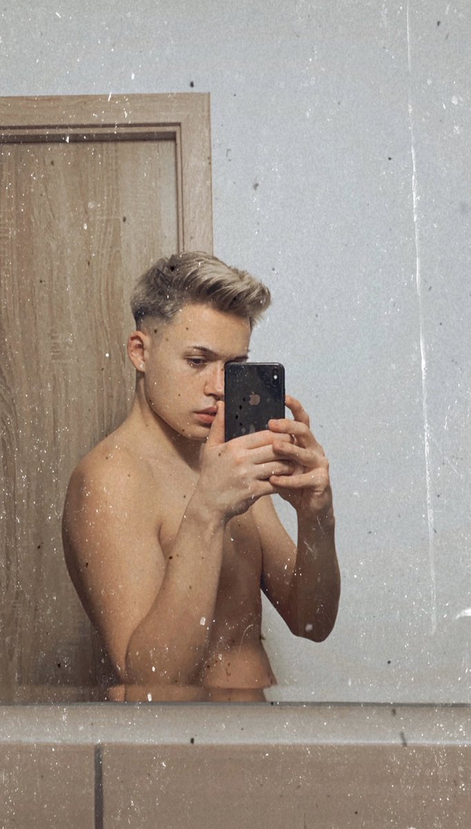 BogatiMate's tweet photo. Szőke vagy barna haj inkább? 🙄🔥 

#gay #gayboy #lmbtq #lgbtq #lmbtqhungary #bogatimate #retweet #retweetme https://t.co/MjZM9f9tHD