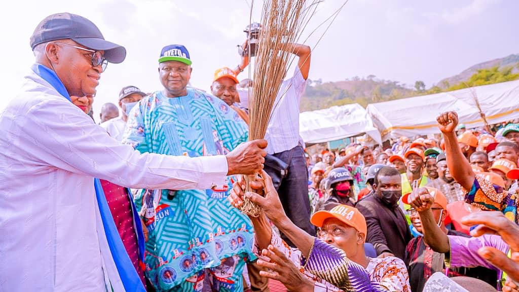 Osun 2022: You're a game changer, you deserve a second term, Owa Obokun of Ijesaland tells Oyetola

...says Ijesa people are resolute to return him for second term 

...as PDP members renounce membership, join APC in Atakumosa East

m.facebook.com/story.php?stor…