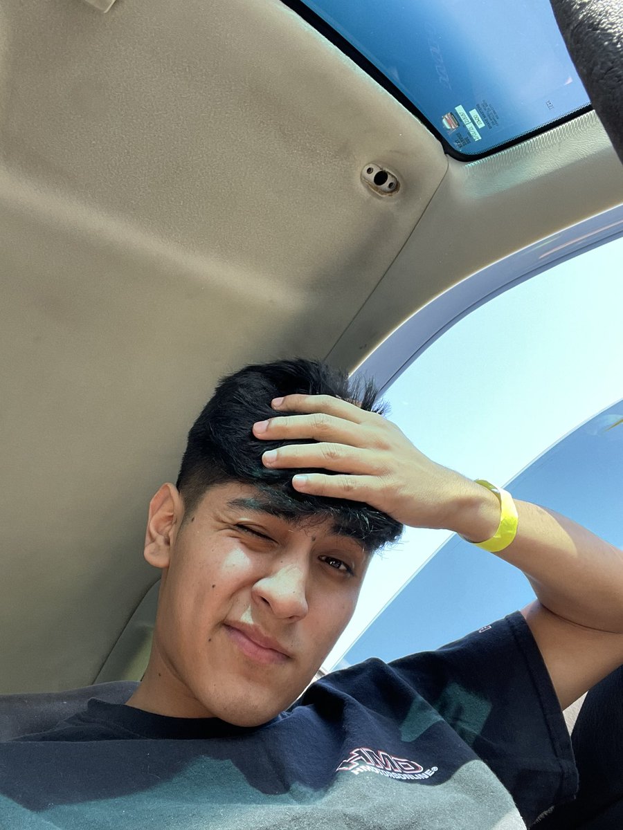 _angel_805_'s tweet photo. Boi just took his first college exam 🤓 https://t.co/kqp6V6fpei
