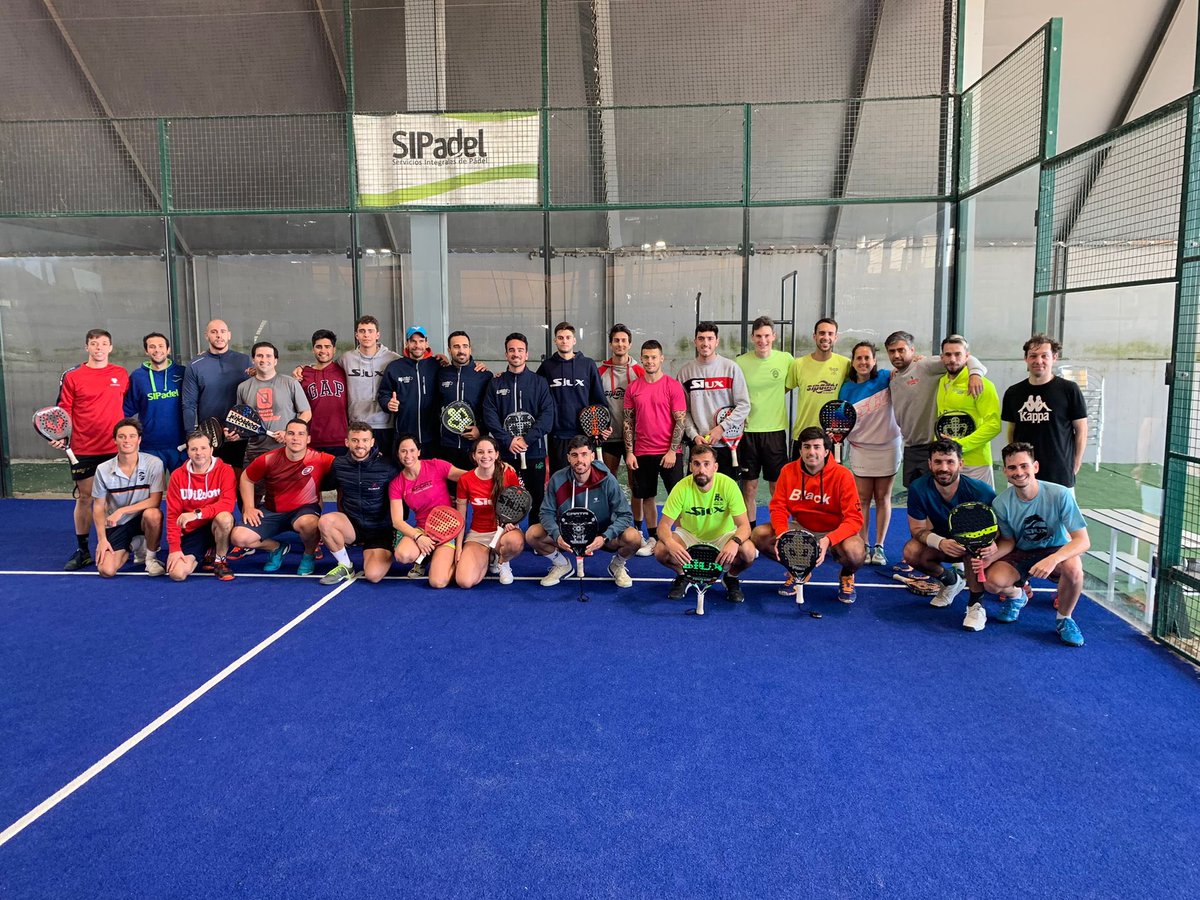 si_padel's tweet photo. ¡Un día más en la #ECSIPadel! Tras las primeras pruebas del año, seguimos trabajando y poniendo la puesta a punto en nuestra escuela de competición. Hoy sesión doble en @padelitalica #GoSIPadel https://t.co/xOAuFgGCbk
