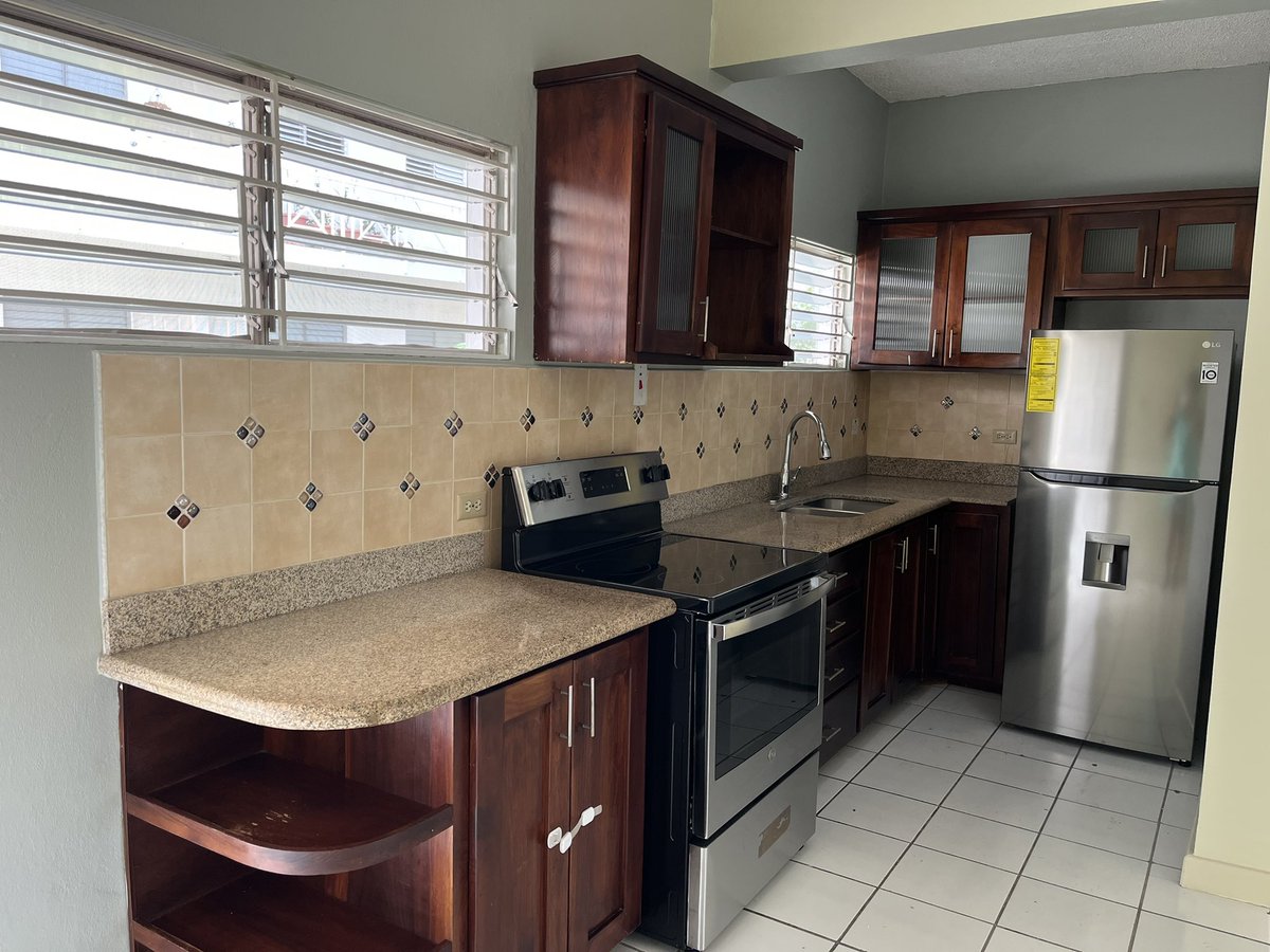 SashaRealtor's tweet photo. Hi renters, if you’re in the market for a 1 bedroom apartment, I have just the one. 

📍 Lady Musgrave Road, Kgn 10
       JMD $100,000 https://t.co/nLAqDkO0IM