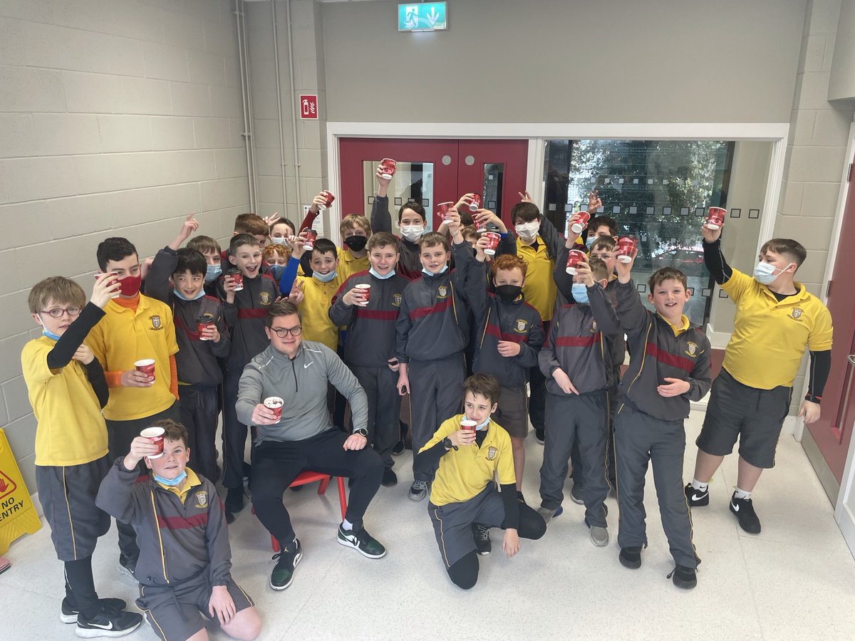 Mr. Goldrick’s class celebrate the last day of of their Hot Chocolate business with a delicious ‘Chocolicious’ A fab team from finance and marketing to product delivery. Even before we know the final tally, we know how profitable the whole ⁦<a href="/JEP_ie/">Junior Entrepreneur</a>⁩ experience was 👏