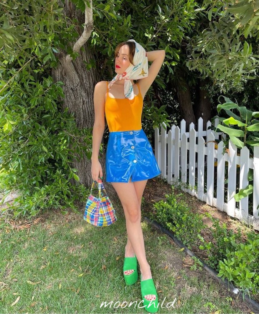 aylaprep's tweet image. i gotta find somewhere dope that i can pose, adjust my hair, adjust my clothes 
so i can get that fire post and it's all for show —