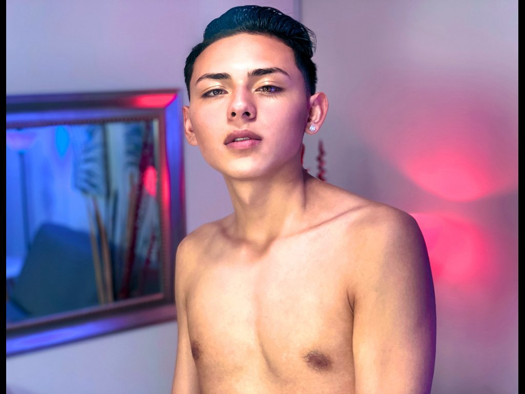 ImAlexLeon's tweet photo. Hey, there! Im able to give you an extra hand. 
Come here and enjoy with me. https://t.co/QKfStq1IwE