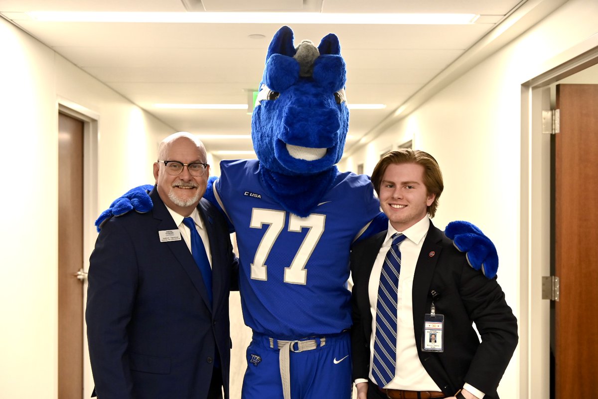 MTSULightning's tweet photo. Had a great time meeting @TNgov legislators with @PresidentMcPhee and @BethHarwellTN today at the @MTSU Day on the Hill at the Capitol! #DayOnTheHill #mascotlife https://t.co/y0AZW9OUZ9