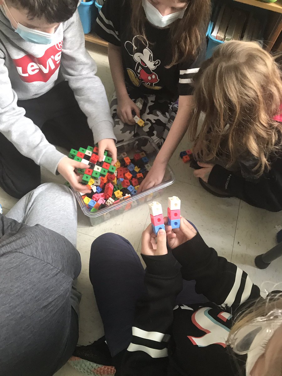 AnnettElizabeth's tweet photo. Exploring congruent and similar shapes today. #2DGeometry https://t.co/zxLBkmf1pD