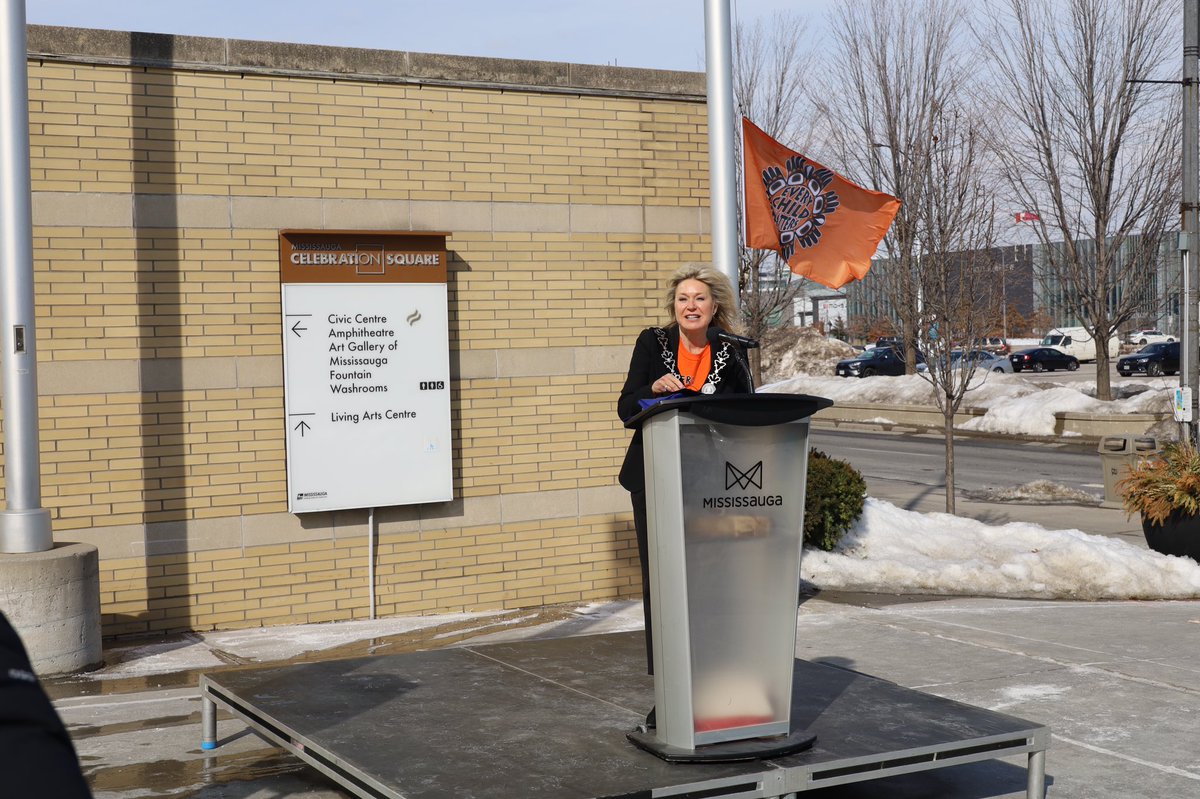 BonnieCrombie's tweet image. So proud to join Chief Stacey Laforme &amp;amp; Grandmother Kim Wheatley to raise the #EveryChildMatters flag permanently at the @citymississauga - the first Canadian city to do so. It’s a symbol of our commitment to Truth and Reconciliation and to ensure no child is ever forgotten.
