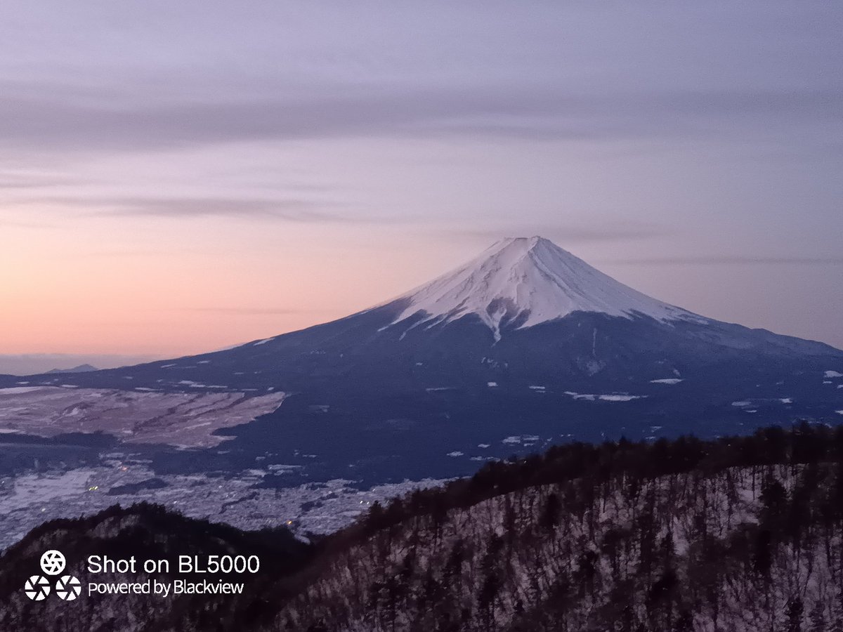 三ッ峠山荘からの富士山です。 これは日の入りのころです。 今年も素晴らしい富士山を見ることが叶いました。