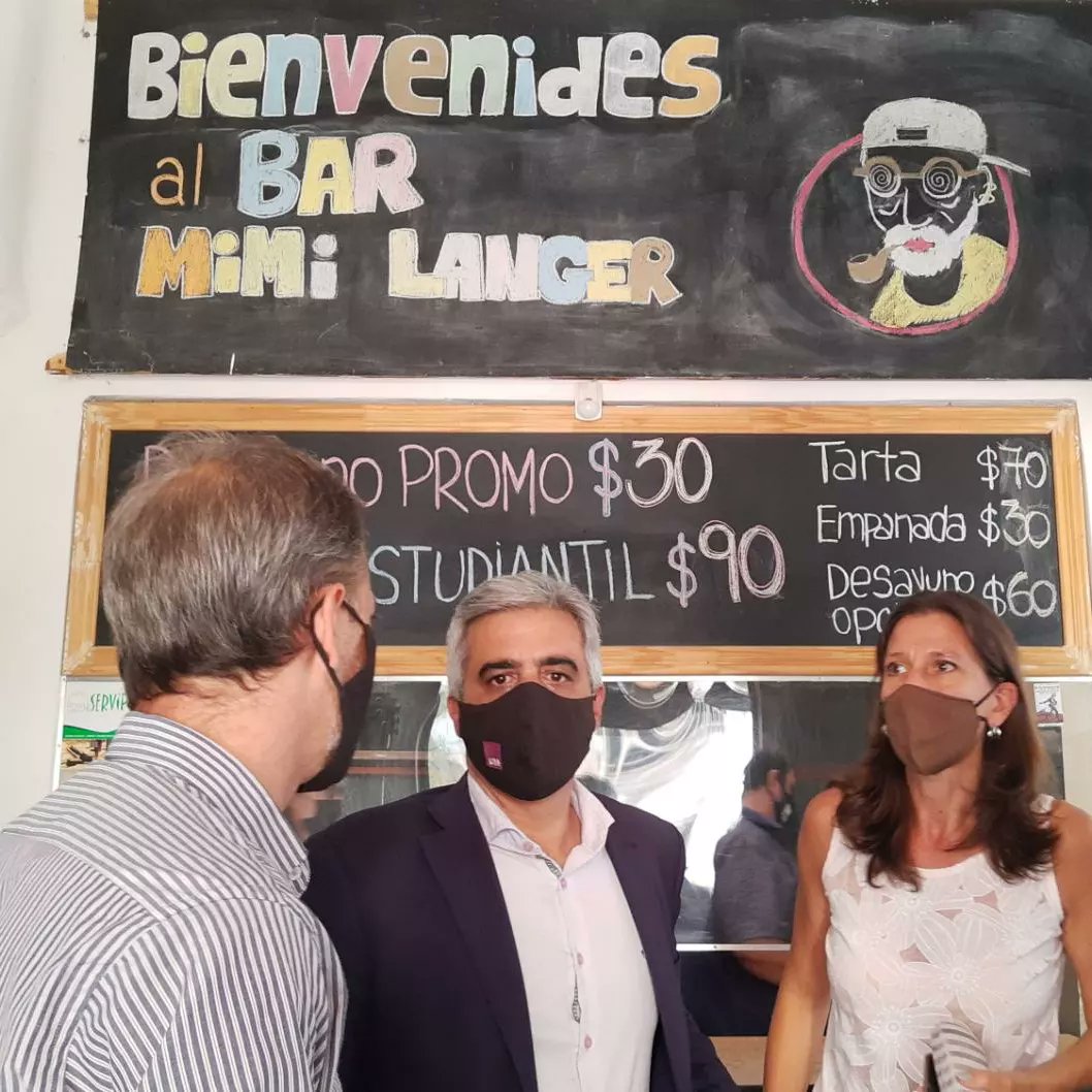 FpsicoUNR's tweet photo. Comienzan las obras de reparación y refacciones en el bar Mimí Langer.
Esperamos volver a encontrarnos en este sitio que históricamente ha ocupado un lugar fundamental para nuestra comunidad. 
#HaciendoUniversidadPública #Fpsico #UNR #Bar https://t.co/zKvPrprFpO