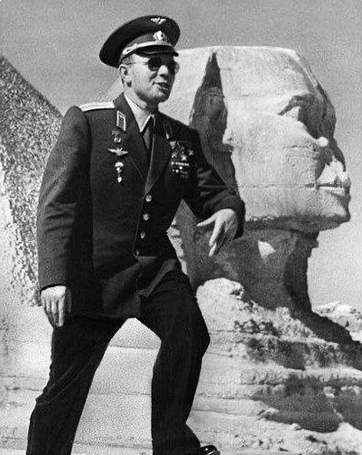 SocialistPics's tweet photo. Yuri Gagarin in Egypt (1962) https://t.co/rjcdXzb1WB