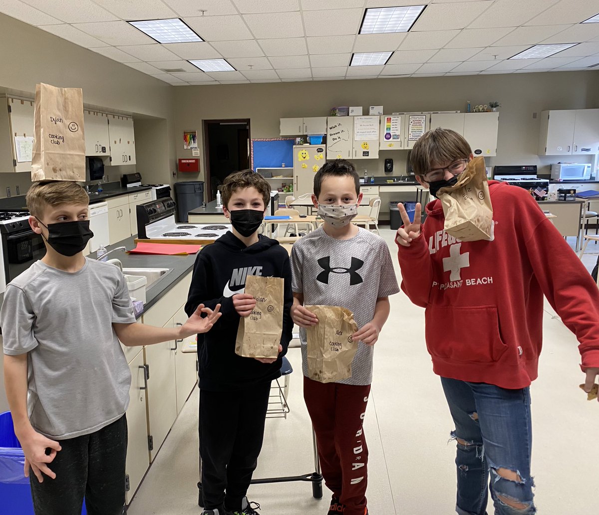 eboorNJ's tweet photo. Check out our silly photos from today’s #cookingclub @HowellTwpMSS 🧑🏼‍🍳 🍪 #teamworkmakesthedreamwork https://t.co/zDeBiqzvdK