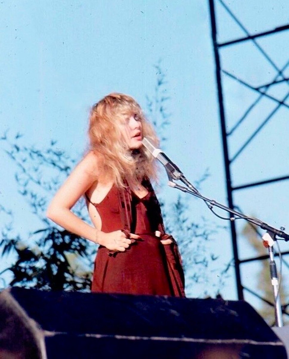 StevieInPhotos's tweet photo. Stevie Nicks, Rumours Tour, 1977 https://t.co/OcbQA6pkiz