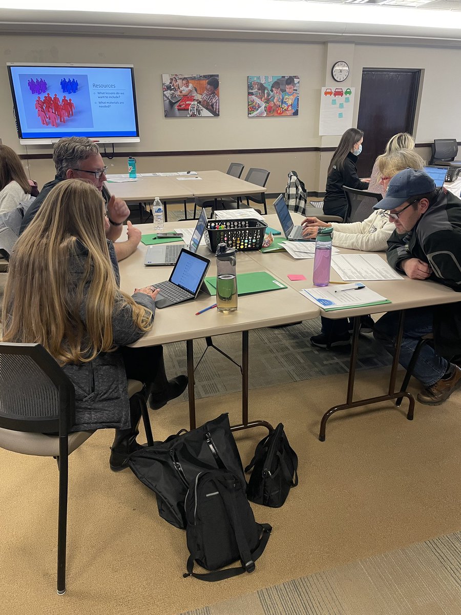 CVSITTeam's tweet photo. Elementary Science Specials finishing the day with collaboration time and sharing resources that will connect STEM learning. #cvslearn https://t.co/UHdwyTCg1z