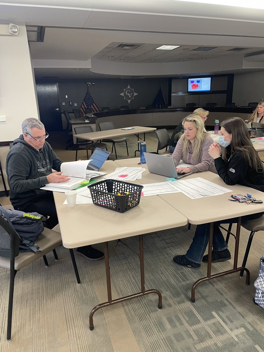 CVSITTeam's tweet photo. Elementary Science Specials finishing the day with collaboration time and sharing resources that will connect STEM learning. #cvslearn https://t.co/UHdwyTCg1z