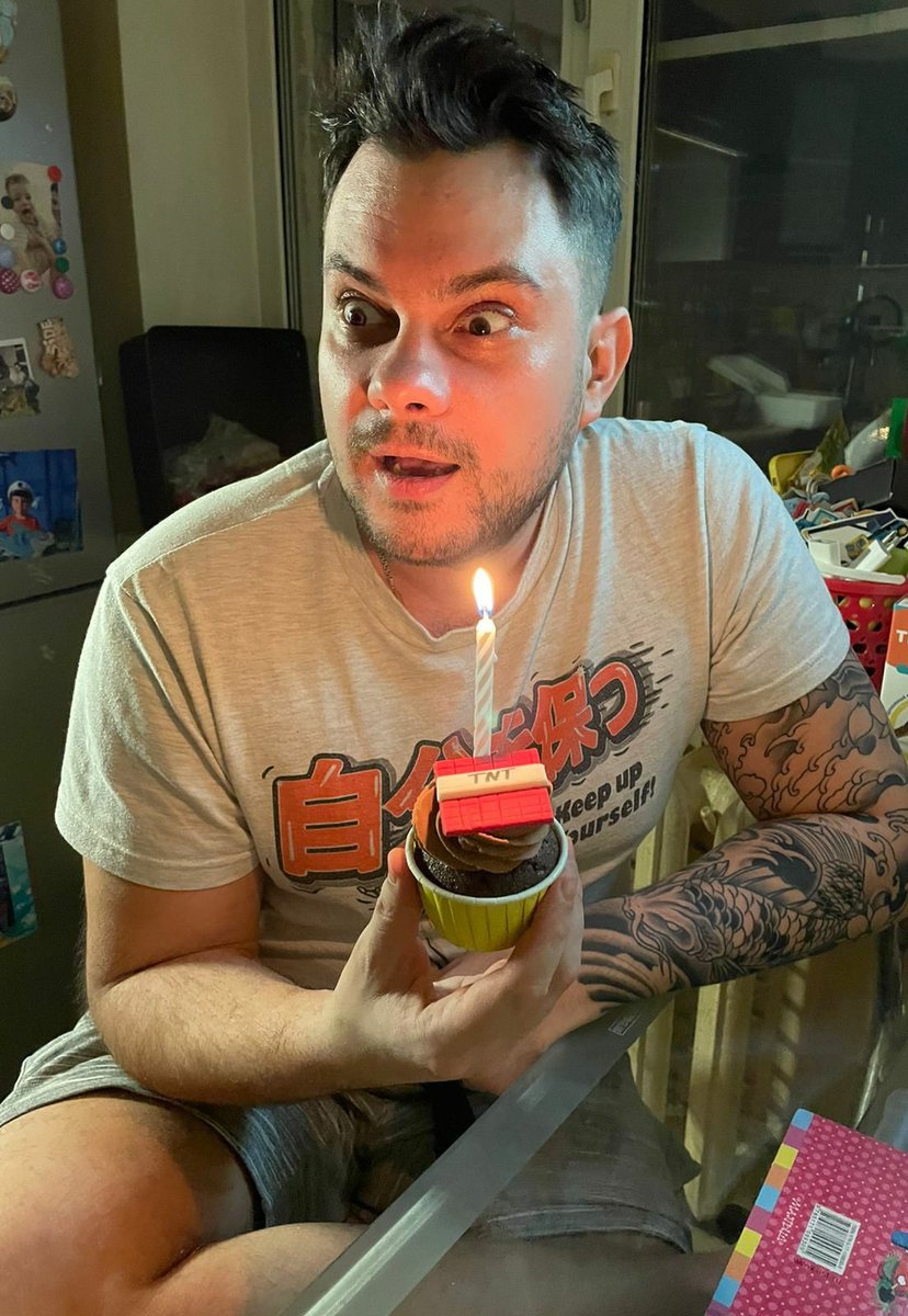 LARA_VOVK_'s tweet photo. Today is my older brother's birthday 🥳 That face when you realize you're in your 30s 😂😂😂
#NFT #NFTCommunity #NFTs #NFTartist https://t.co/3DgXhp8v8F