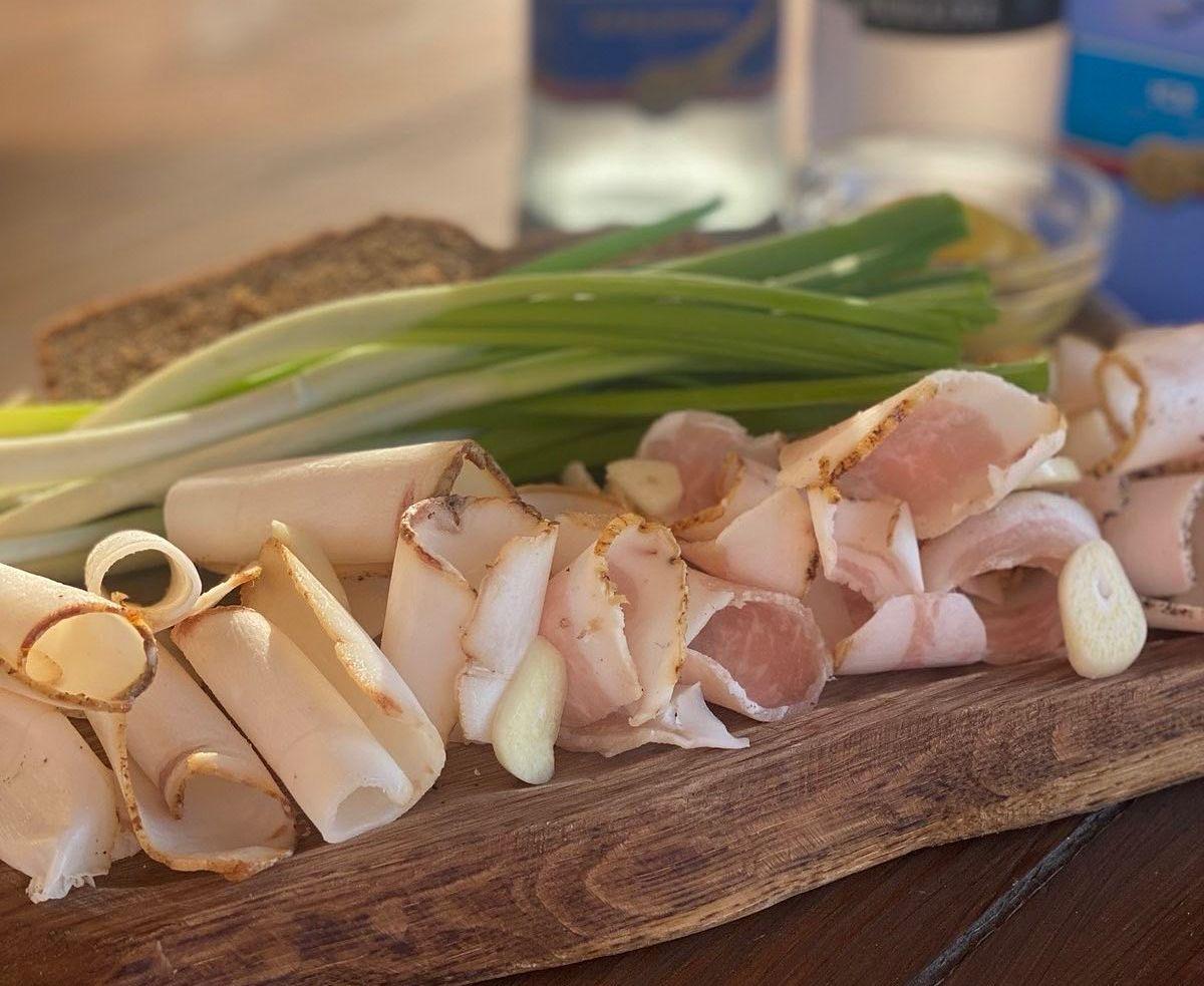 KievRestaurants's tweet photo. Сало - традиційна українська закуска https://t.co/dQylG1dPUP https://t.co/IPnVkezFR0