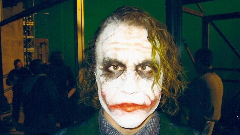 SASMOVIESTUDIO's tweet image. (June 6, 2007) #SAS assisted Christopher Nolan with the production of The Dark Knight! Working with Christian Bale and the iconic/hilarious Heath Ledger was amazing😂

We cant wait to see Batman in the new Flash movie this summer 🦇⚡️#TheBatman #Joker #TheDarkKnight #TheFlash #DC