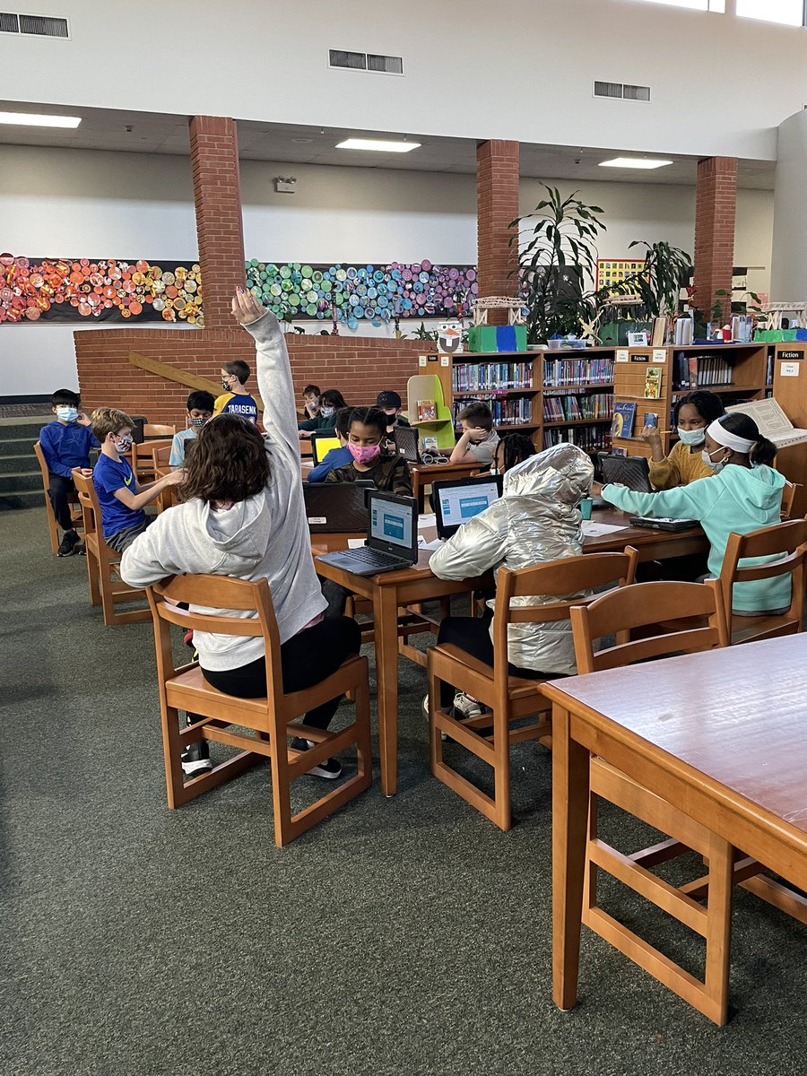 mrskirabrennan's tweet photo. We explored climate change in VR with @HighcroftRidge yesterday. They were so excited to hear the crackling of the fire and be immersed in the images so now they can’t wait to get to the AR part of the project! #arvrinedu #edtech #changemakers #empathytoaction #parkwaylibraries https://t.co/y4nereeL5p