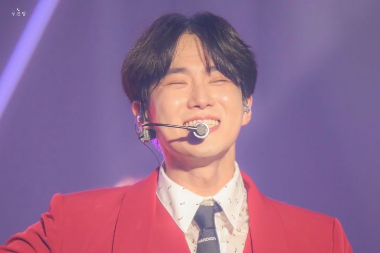 archivejunmyeon's tweet photo. cause I see sparks fly whenever you smile https://t.co/xlBOYuEEWA
