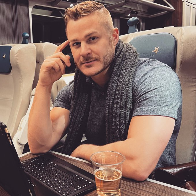 Empty seat next to me babes&hellip; https://t.co/JtLgjiQSj6 https://t.co/oKwMG8f2ji<a href="/tag/greatestshowman"class="tags"><span>#greatestshowman</span></a>