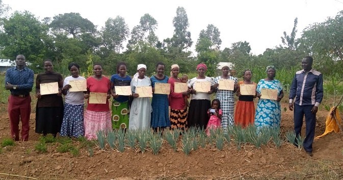 NaturalCalmCA's tweet image. Training a community on how to grow health is the first step in eradicating majority of the diseases caused by poor nutrition.  It is our goal to fight diseases through growing health.
#growinghealth
#Africa