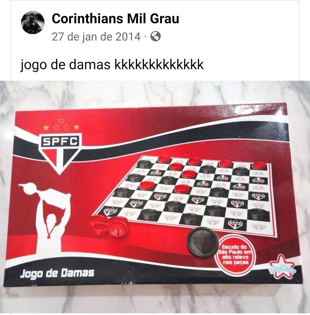 Jogo de damas do São Paulo com alto relevo nas peças vermelho e