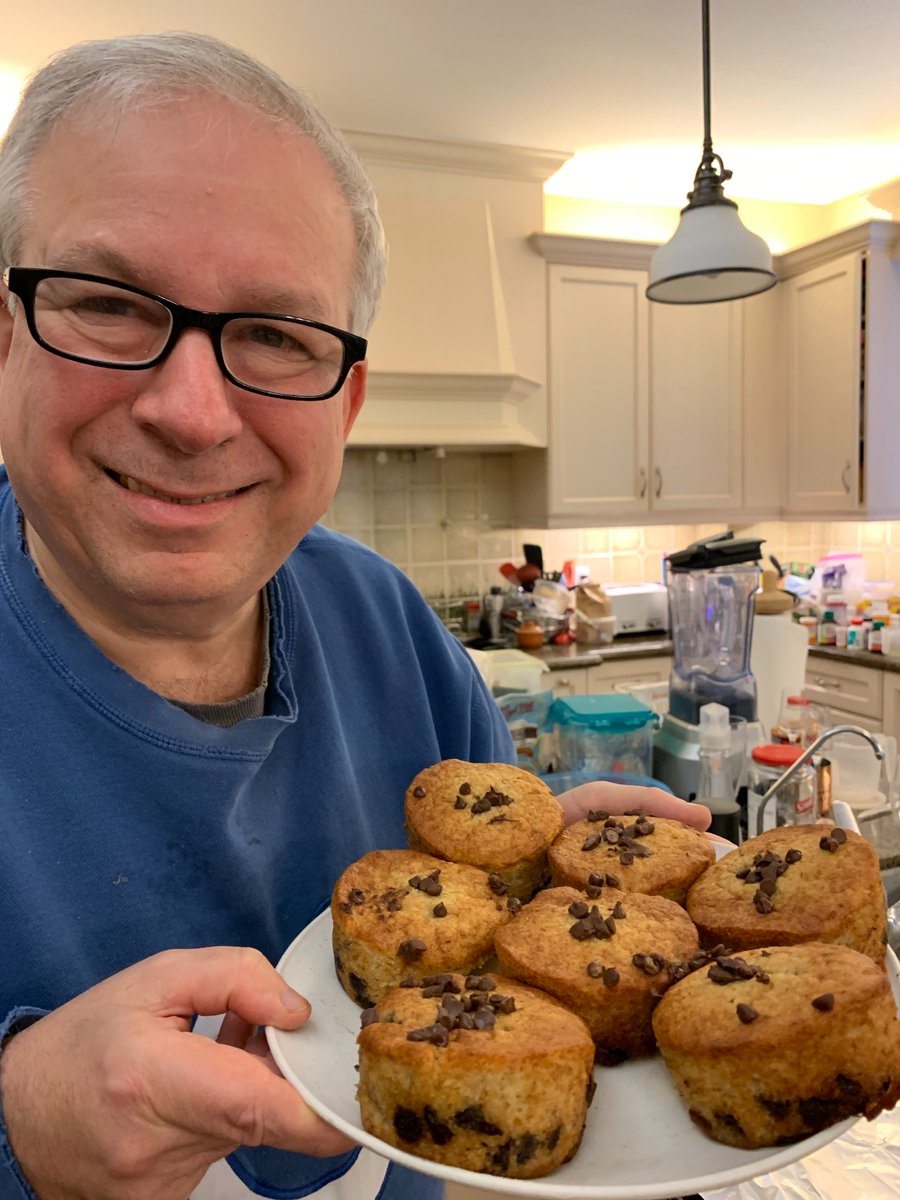 EconguyRosie's tweet photo. Home-made chocolate chip banana muffins for tomorrow's Breakfast with Dave... Sweet!
#RosenbergResearch #BreakfastwithDave https://t.co/bzSx6ern6b