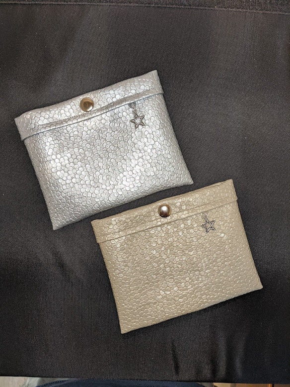 SnapDogDesigns's tweet image. Thanks for the kind words! ★★★★★ "I love these bait bags and recommend them often. You should definitely try one, or two...." dedecakes 
etsy.me/3oVDSsR #etsy #gold #silver #dogtreatbag #treatbag #dogtreatpouch #treatpouch #dogtreats #dogtraining