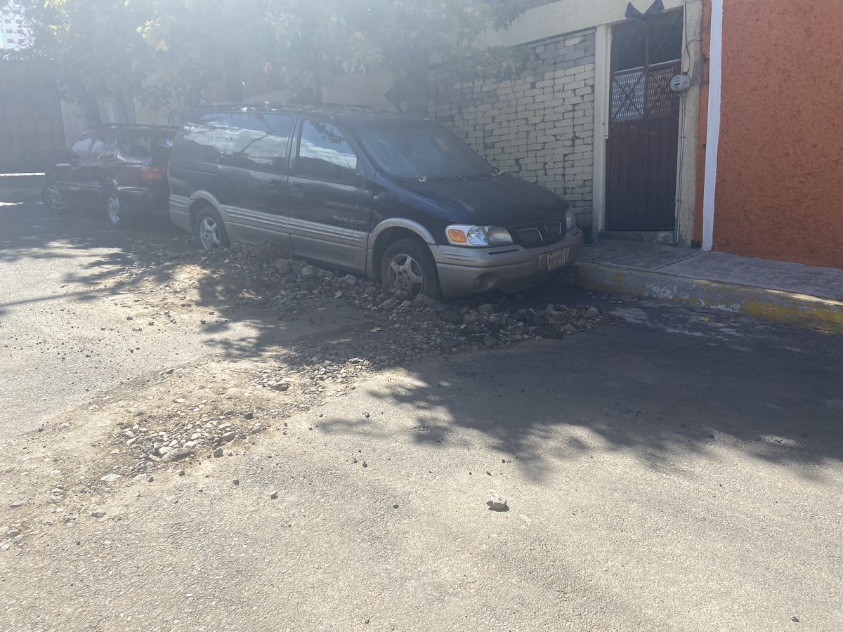 nikte89's tweet photo. @AdrianRubalcava @AlcCuajimalpa Hola buena tarde ☺️ les escribo de nuevo ya que aún no tenemos éxito en la petición para levantar el escombro y repavimentar, muchas gracias por su atención https://t.co/q9wz6FqpCV