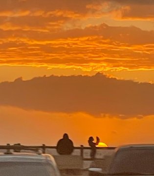 FLvvolZVIAIpUPl?format=jpg&name=360x360