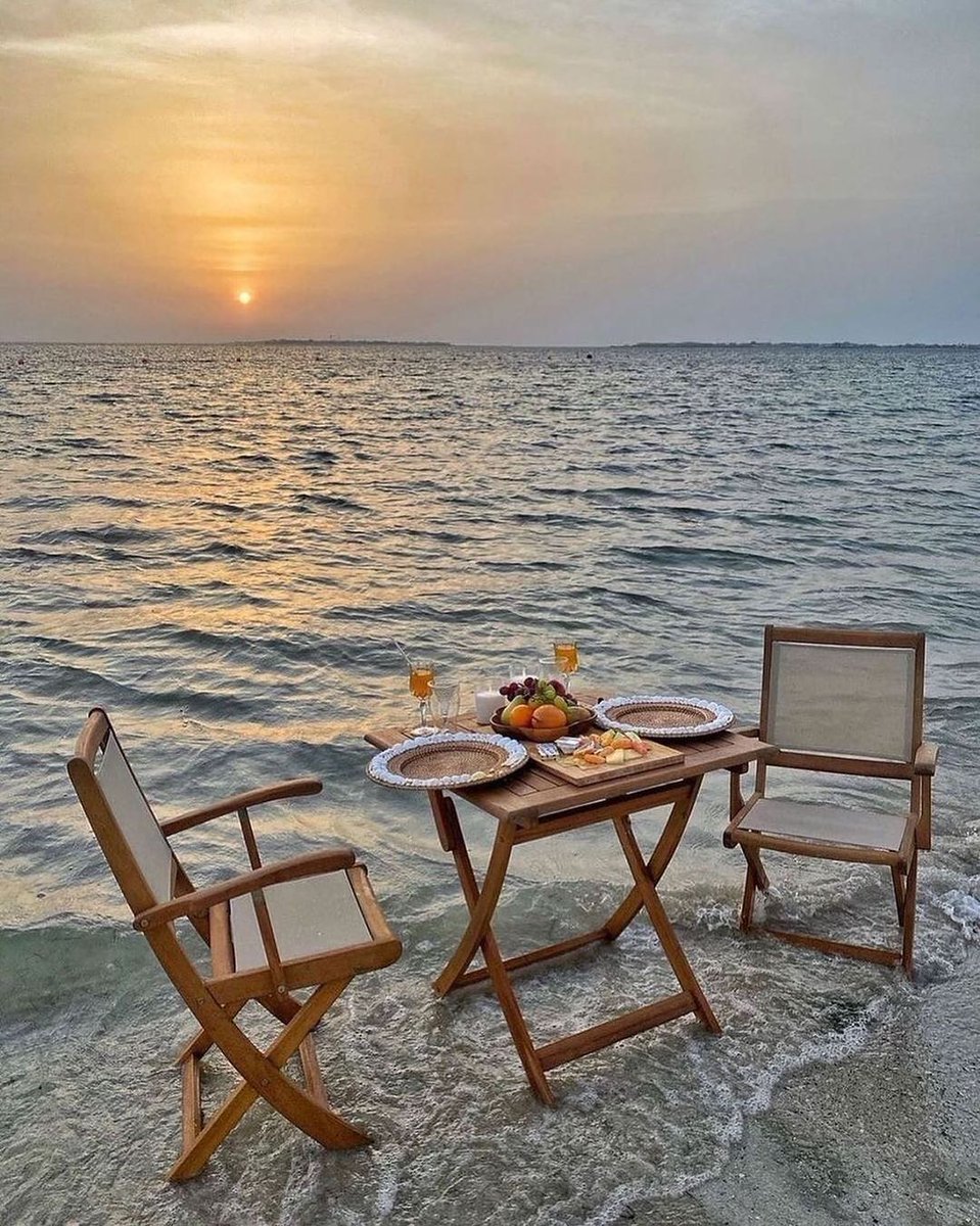 Kafa dengi biri..
Gün batımı.. 
Deniz..
Biraz da huzur..