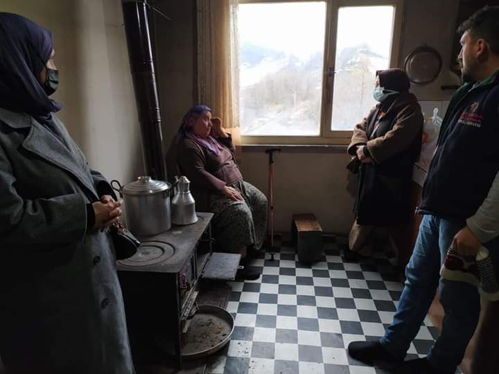 akkadinkol's tweet photo. AK Parti Akçaabat İlçe Kadın Kolları Başkanımız Sn. @@satuahin1 ve yönetim kurulu üyelerimiz
📍 Adacık
📍 Dürbinar Mahallelerimizde
Yaşlı ve çat kapı ev ziyaretleri gerçekleştirildi.

#DurmakYokYolaDevam https://t.co/d3oV9ZqSJI