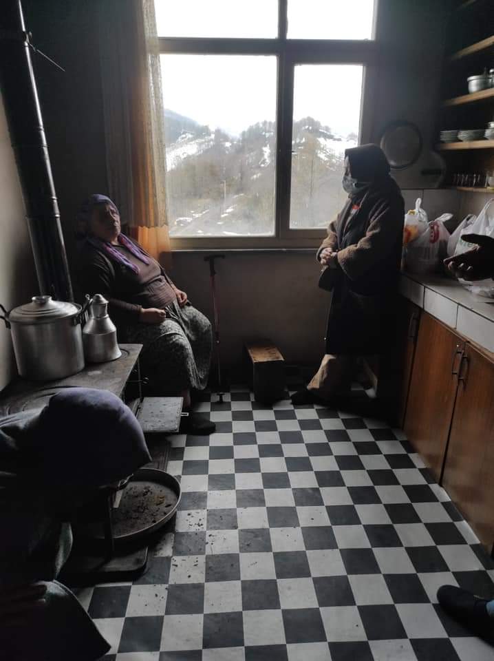 akkadinkol's tweet photo. AK Parti Akçaabat İlçe Kadın Kolları Başkanımız Sn. @@satuahin1 ve yönetim kurulu üyelerimiz
📍 Adacık
📍 Dürbinar Mahallelerimizde
Yaşlı ve çat kapı ev ziyaretleri gerçekleştirildi.

#DurmakYokYolaDevam https://t.co/d3oV9ZqSJI