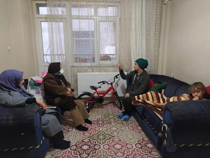 akkadinkol's tweet photo. AK Parti Akçaabat İlçe Kadın Kolları Başkanımız Sn. @@satuahin1 ve yönetim kurulu üyelerimiz
📍 Adacık
📍 Dürbinar Mahallelerimizde
Yaşlı ve çat kapı ev ziyaretleri gerçekleştirildi.

#DurmakYokYolaDevam https://t.co/d3oV9ZqSJI