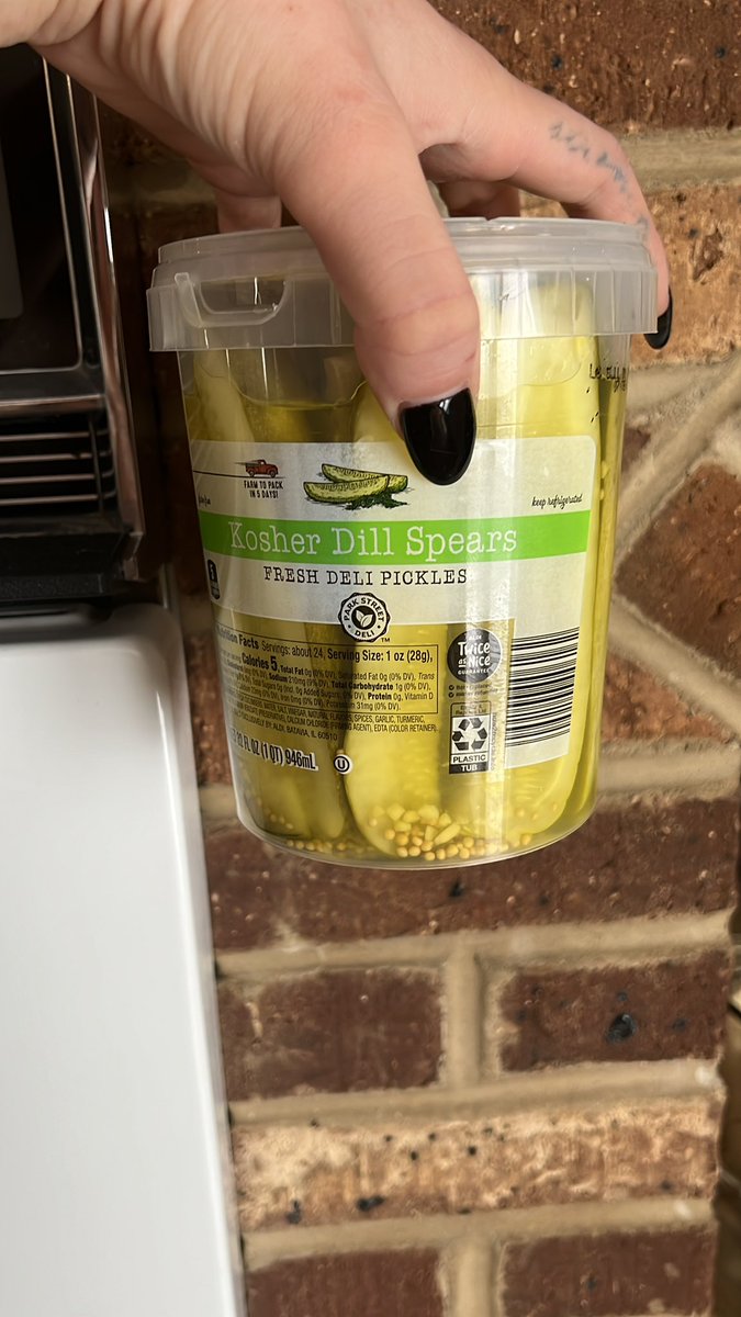LauraPaige7's tweet photo. The best pickles😍😍 @AldiUSA https://t.co/TnnV1OB6dl
