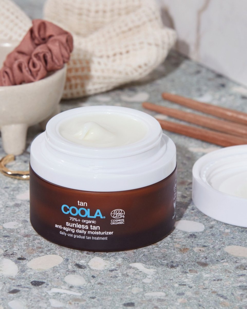 Looking for that winter glow-up? Look no further than our Sunless Tan Anti-Aging Daily Moisturizer. ✨

✨ Ultra-light daily moisturizer seamlessly becomes part of your skincare routine
✨ Great for daily use to build and maintain your tan
✨ Hyaluronic Acid, Squalane, Aloe V