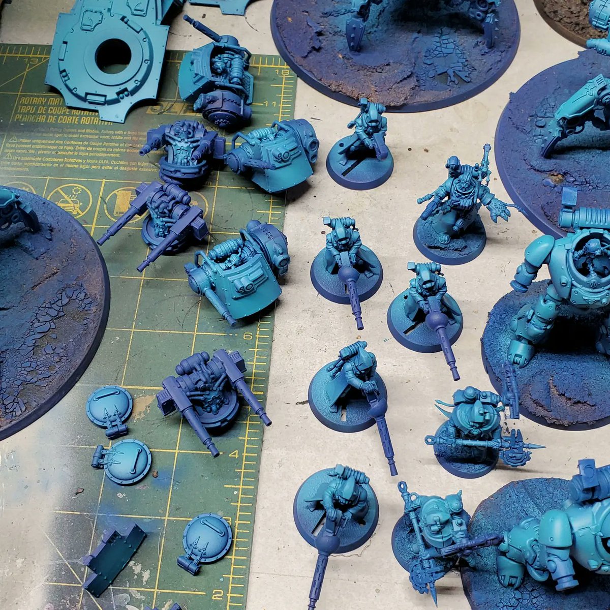 BasedMiniatures's tweet photo. Work in progress shots of the latest batch of Admec.
I should learn what these things are actually called, I dont play Admec, just paint it.
#workinprogress #paintingwarhammer40k #paintingwarhammer #paintingminiatures #warhammer40k #adeptusmechanicus #adeptusmechanicus40k #admec https://t.co/9W8ssBaJLz