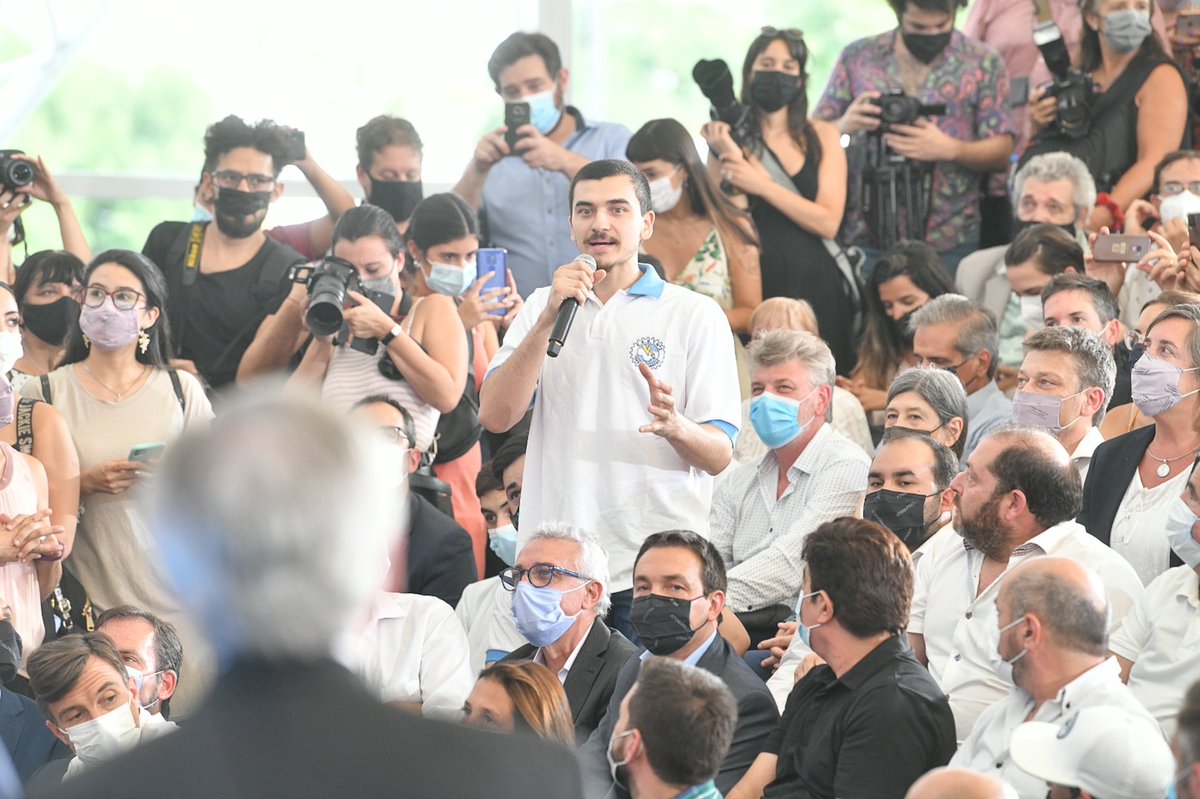 alferdez's tweet photo. Mientras gobierne esta patria, le voy a dar oportunidades a todas y todos.

Anunciamos la construcción de 100 escuelas técnicas en todo el país. Es prioridad que nuestra juventud estudie y consiga empleo rápidamente. Merecen vivir en un país mejor. https://t.co/IxJDnzldtx
