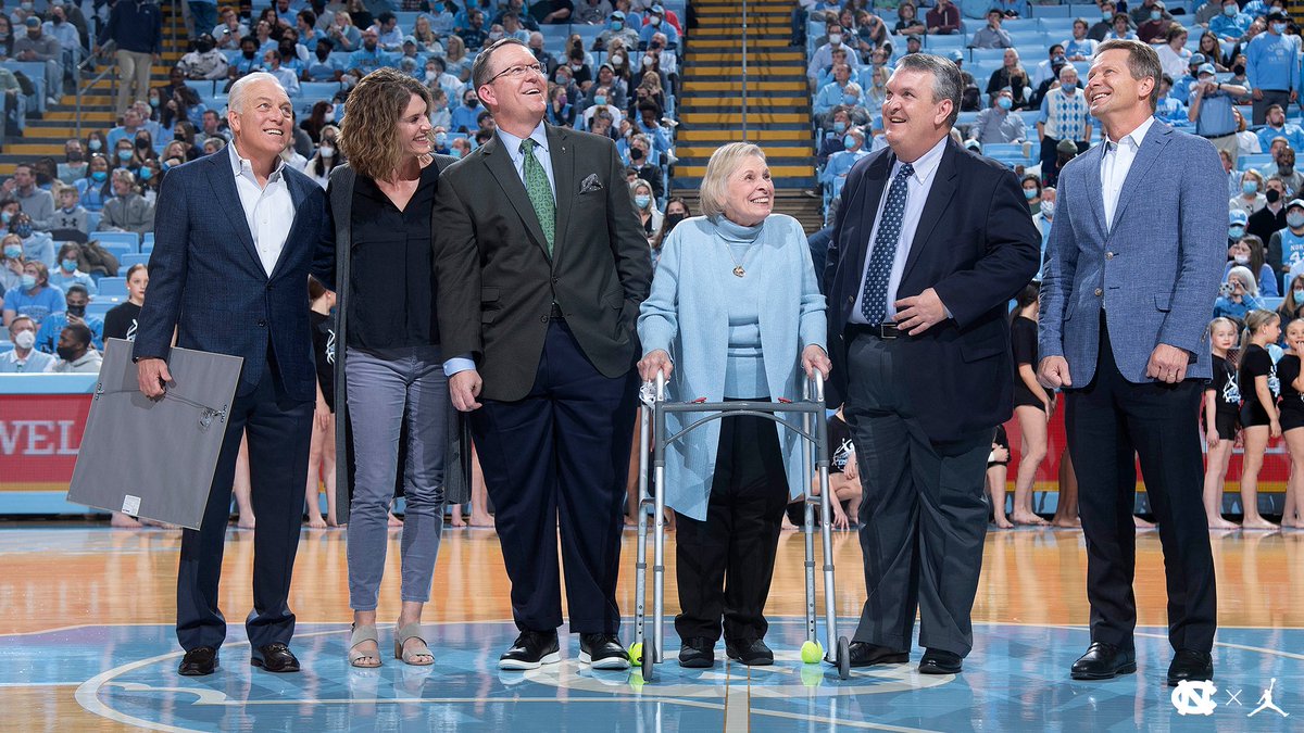 GoHeels's tweet image. Honored to have Woody Durham's family with us today as we celebrate the naming of the Woody Durham Media &amp;amp; Communications Center 👏

#GoHeels x #HeyWoody