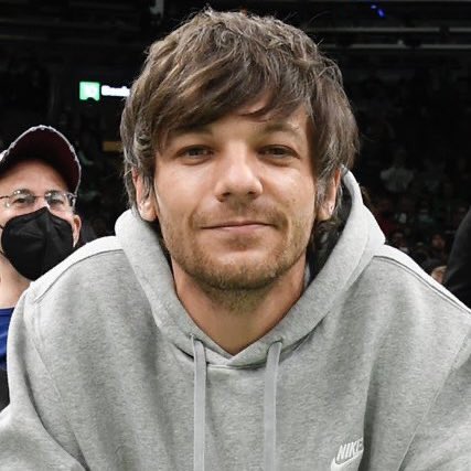 Tomlinsoncareta's tweet photo. louis tomlinson jamás envejece

2017                                                2022 https://t.co/ElY5op9aAG