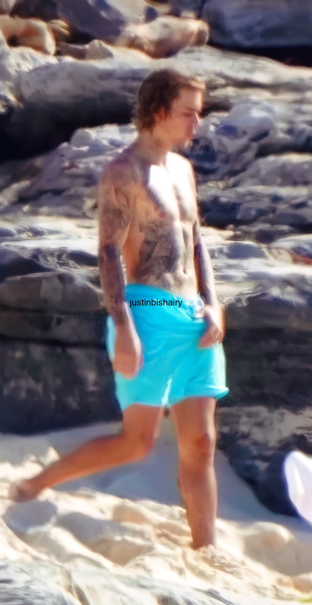 justinbishairy on X: Justin holding his boner down while walking on the  beach 😱😍 we need more moments like this in 2022 🙏🏻 #JustinBieber #sexy  t.coSUDR8RgATR  X