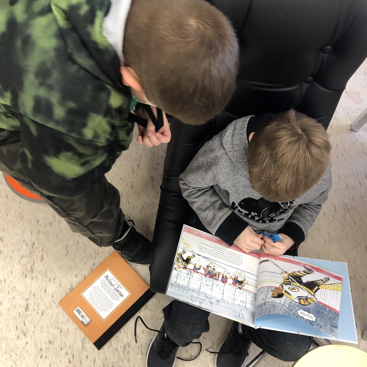 teach_msK's tweet photo. We have loved buddy reading books about Black men and women in history, books written by Black authors and books with Black characters. We are learning about our differences, their struggles and how to better understand the history of the Black community. @howickps #kauffeetime https://t.co/vocr5n08lj