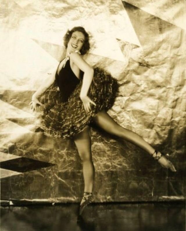 AllTC_'s tweet photo. Joan Crawford photographed by Ruth Harriet Louise, 1928. 📸

Ruth was hired by Metro Goldwyn Mayer as chief portrait photographer in the summer of 1925, at the young age of 22 years old and became the only woman doing so for the Hollywood studios at the… https://t.co/ypp7PGVCO6 https://t.co/XG5uEOa9sp