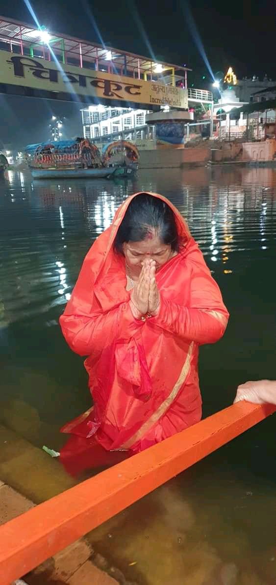 sonam_kurve's tweet photo. सिद्धाश्रम की प्रातः कालीन बेला मे,नित्य प्���ति मुलध्वज मंदिर मे आकर माँ की ज्योति जलानी वाली,स्नेह ममता से सिंचित कर जन-जन पर अपना आशीर्वाद लुटाने वाली तपस्वनी शक्तिमयी माता जी के जन्मदिन के पावन अवसर पर कोटि-कोटि नमन वंदन🙏🌺🙏
जय माता की🚩 जय गुरुवर की
💐💐💐💐🌷🌷🌷🌷🌷🌷 https://t.co/lkqeiCRFOM