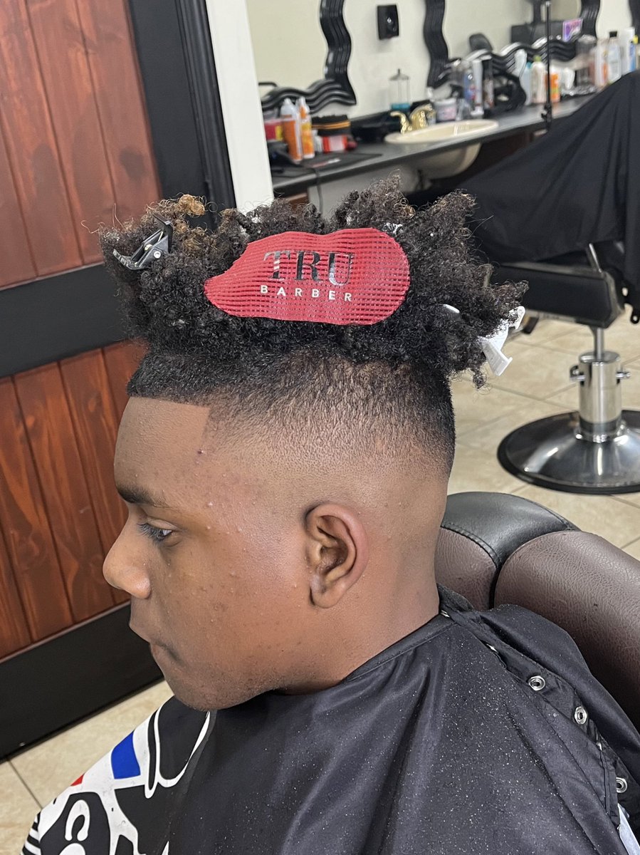 HUSSLECUTS 

HOUSTON TEXAS 📍

DM ME FOR BUSINESS!

#husslecuts #houstonbarber #phillybarber #faded #baldfade #art #look #fypage #kidsbarber #chicagobarber #fashion #grind #inspire