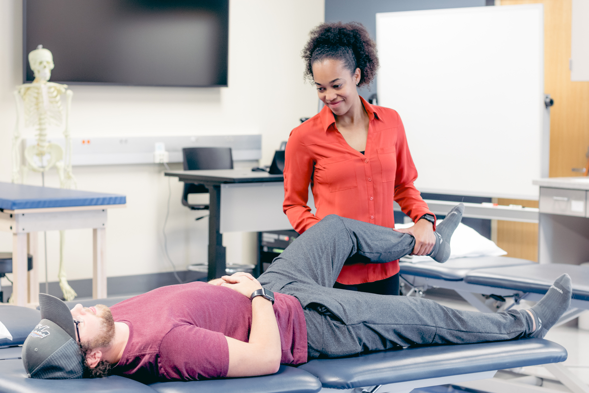 ukchs's tweet photo. BLACK HISTORY MONTH 2022: ‘I FELT COMPLETELY COMFORTABLE TO BE MYSELF’

The University of Kentucky was not what Ariel Allman expected. 

https://t.co/82PhRSifbc

#UK #UKY #KENTUCKY #CHS #HealthSciences #AT #UKAT https://t.co/EtyQv66hLH