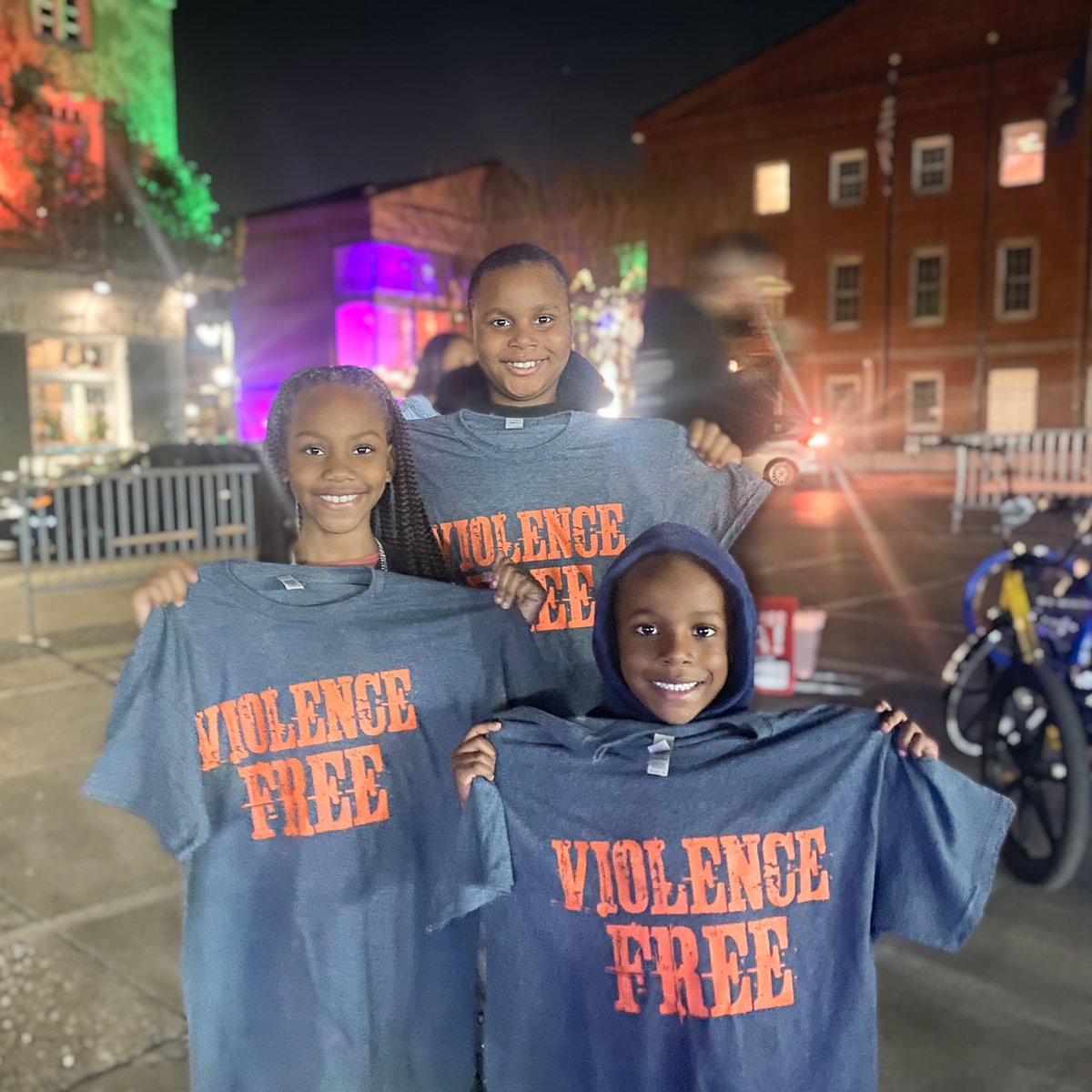 ViolenceFree504's tweet photo. Tuesday night, residents from across NOLA came together to bike for peace presented by GVP, @PowerCoEJ, @CityOfNOLA, @GetUpNRide_NOLA, @breeofnola, @LevelUp_Camp, Morgan Walker, &amp; Bike N Vote. We can’t have peace if we are working for our community in pieces. https://t.co/Gph3YkQGms