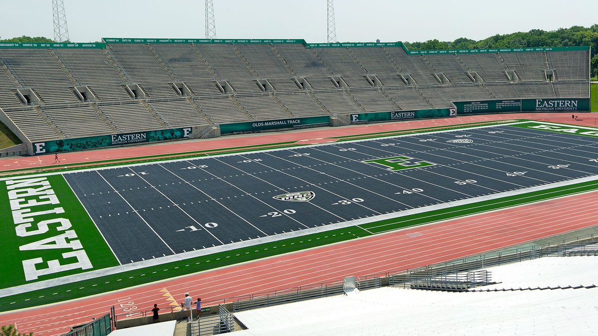 Extremely blessed to say that after a great conversation with <a href="/Coach_Creighton/">Chris Creighton</a> I have received an offer from Eastern Michigan University🟢⚪️#emufb <a href="/akorzo1/">Adam Korzeniewski</a> <a href="/AllenTrieu/">Allen Trieu</a> <a href="/TheD_Zone/">The D Zone</a>